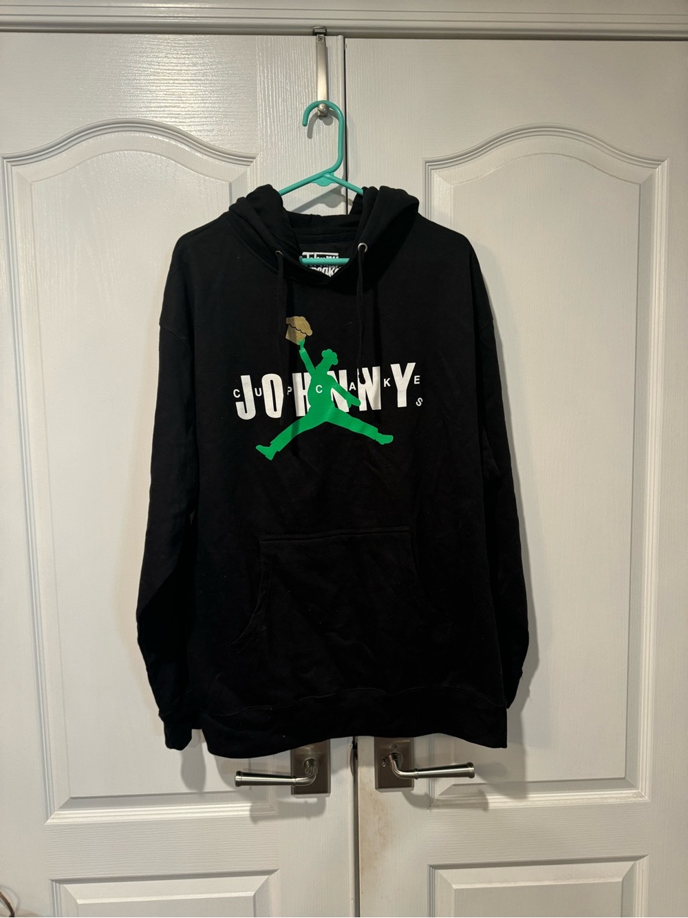 EUC Sz XL Johnny Cupcakes Black Hoodie with Green and Gold Graphic